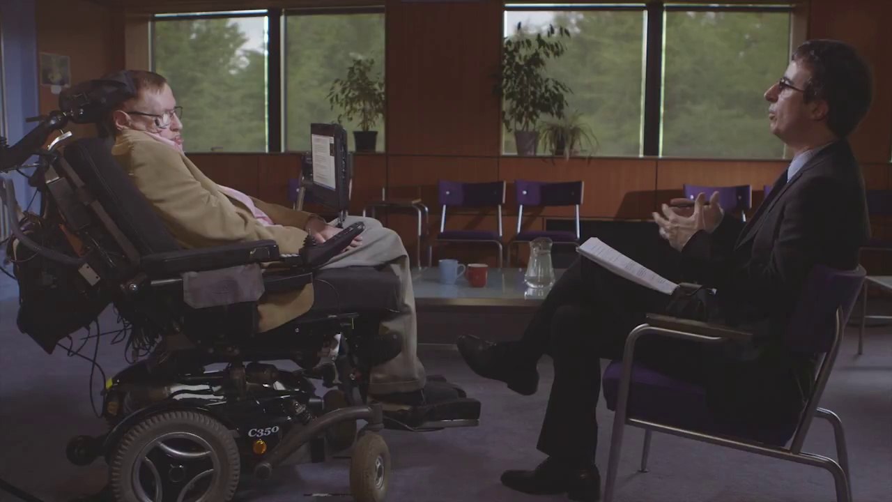 John Oliver intervista  Stephen Hawking a Last Week Tonight