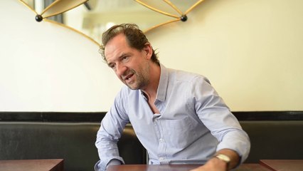 Stéphane de Groodt : "Un match de foot permet de parler la même langue"