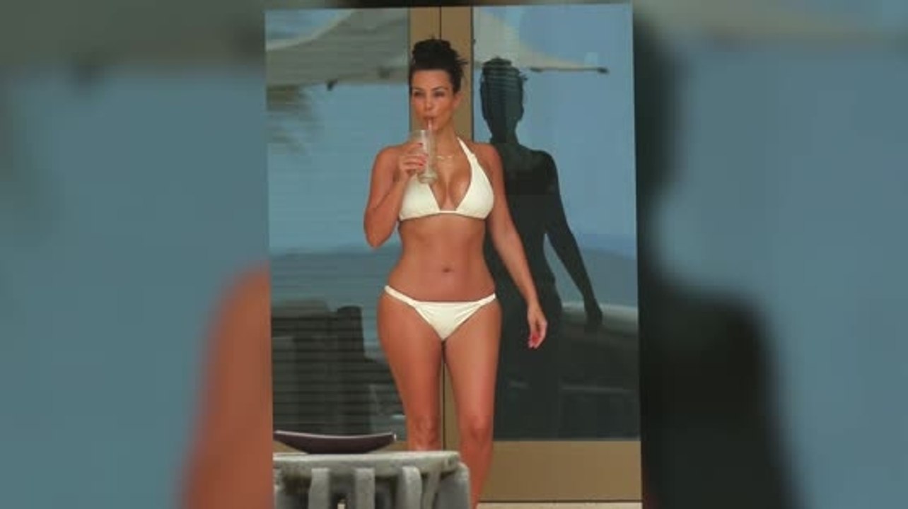 Kim Kardashian muestra su increíble cuerpo de biquini en Méjico