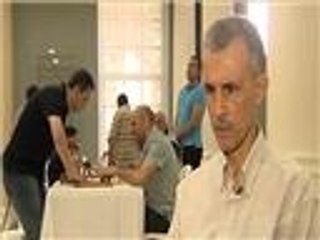 محمد معاوية لبناني كفيف يحترف لعب الشطرنج