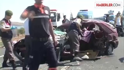 Kilis'te Otomobil ile Minibüs Çarpıştı