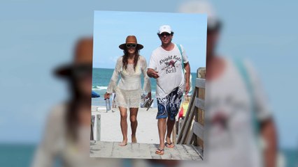 Kate Walsh Looks Amazing In Her Yellow Bikini