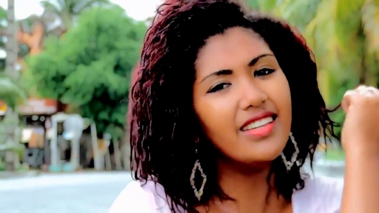 H'MIA  -  Niova anao  (gasy - malagasy)