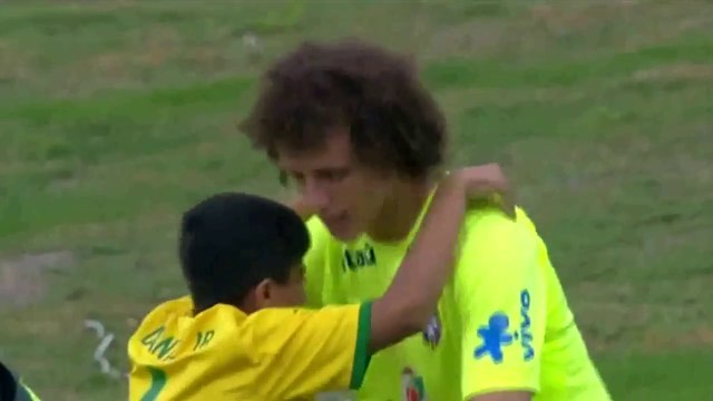 David Luiz réalise le rêve d'un jeune supporter !