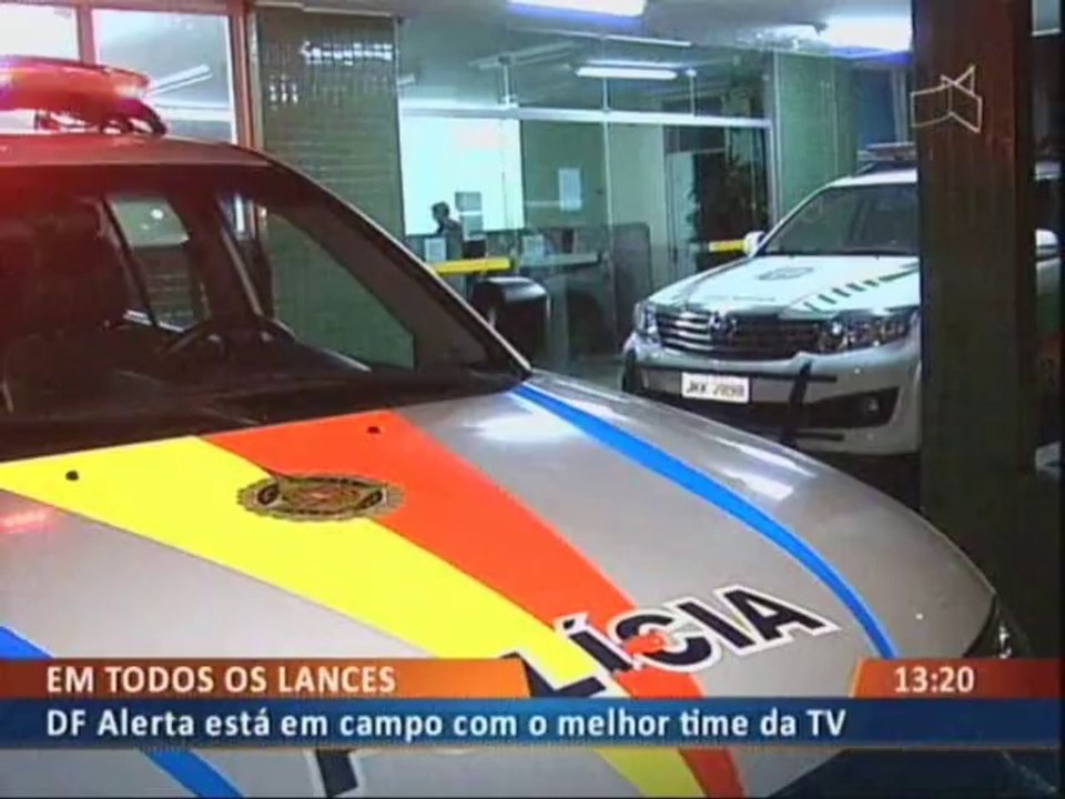 MARGINAL VAZA PELO TELHADO APÓS ROUBAR PISTOLA DE PM