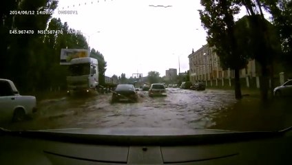 Les innondations ces jours-ci en Russie, impressionnant, à voir.