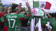 Ambiance bon enfant avant le match Brésil/Mexique