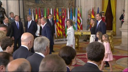 El rey de España firma su abdicación