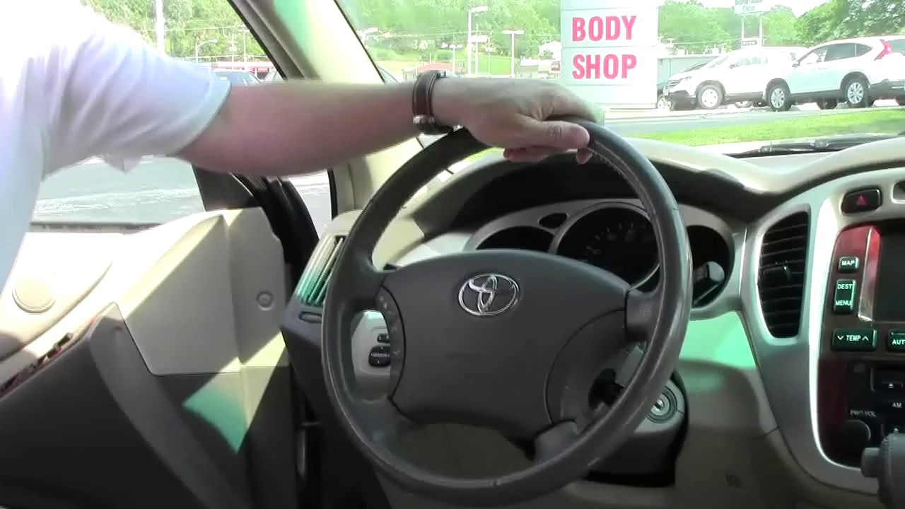 Used 2004 Toyota Highlander Limited 4wd for sale at Honda Cars of Bellevue...an Omaha Honda Dealer!