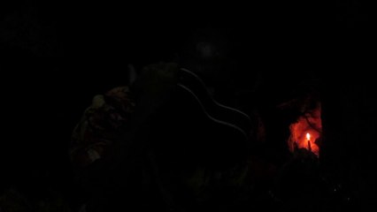 Pas que Jimi Hendrix pour jouer avec ses dents !