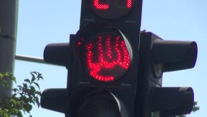 sanlıurfa kırmızı ışıkta Allah yazısı