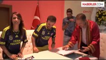 Fanatik Fenerbahçe Taraftarı Çift Nikah Masasına da Formayla Oturdu