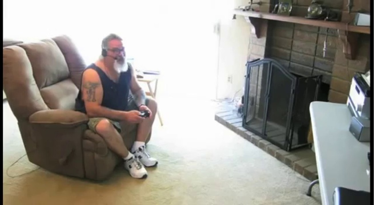 Grand-père de 60 ans joue à Call of Duty MW3