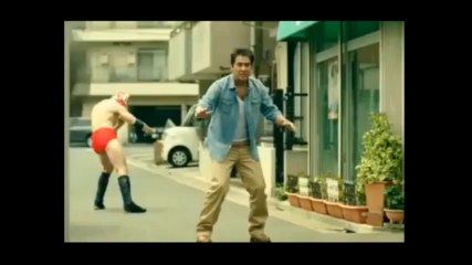 Funny japanese commercial in which "try" to sell a sit-up bench