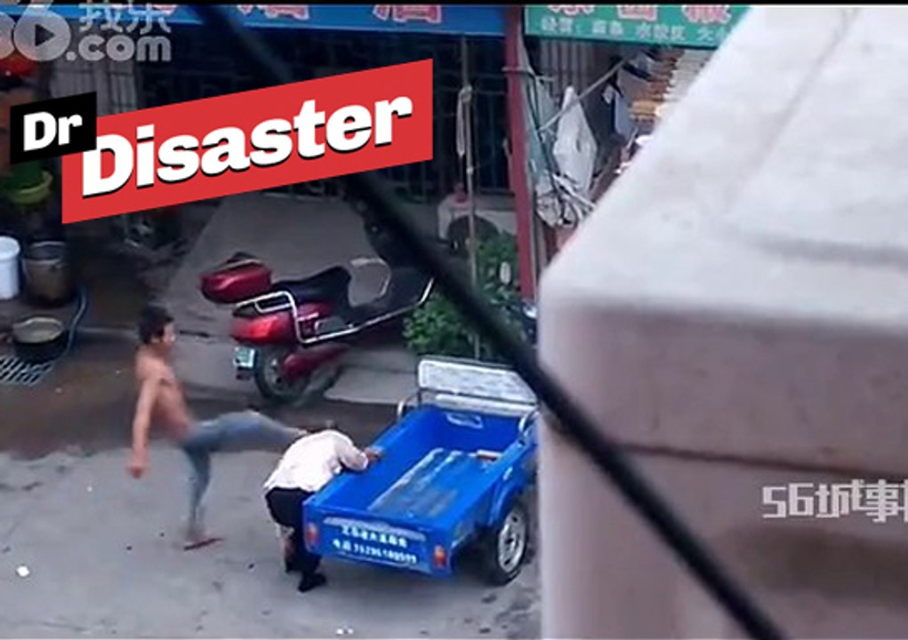 Une femme battue vengée par tous les habitants / Dr Disaster