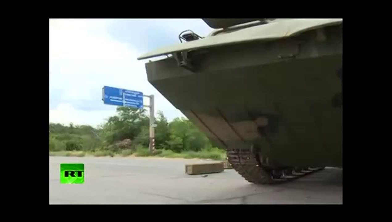 Ukrayna'da gazetecilerin yanına havan topu düştü