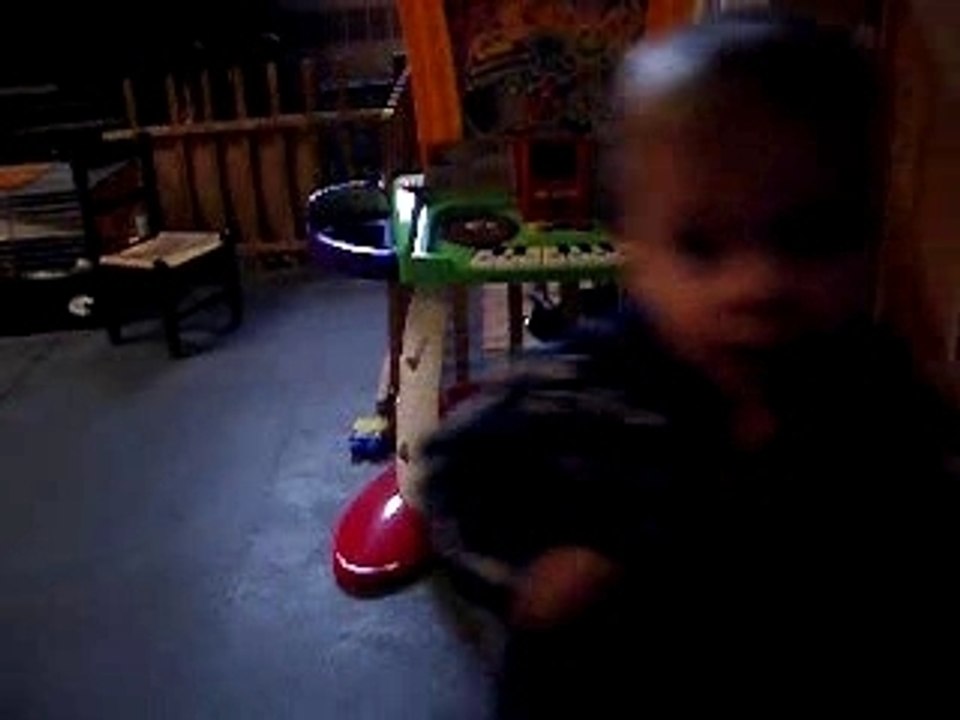 fais la poule (bébé theo)
