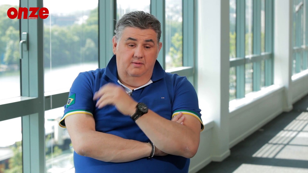 Coupe du monde : Pierre Ménès répond aux questions Tweeter
