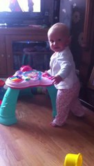 Annesi Hapşırınca Feleği Şaşan Bebek :)