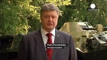 Ucraina, Poroshenko annuncia un breve cessate il fuoco se i ribelli filo-russi deporranno le armi. Licenziato il ministro degli Esteri