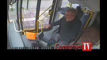 Otobüs şoförüyle kadın sürücü yumruk yumruğa birbirine girdi