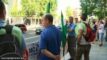 Trabajadores base Morón protestan contra despidos