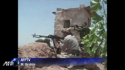 Des soldats irakiens combattent les militants près de Kirkouk