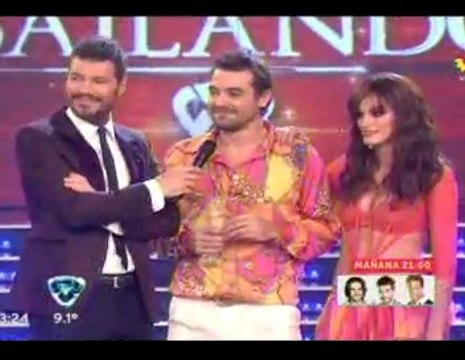 Pedro baile Cumbia con Paula haciéndole el aguante 2 (baile-jurado) - 16 de Junio