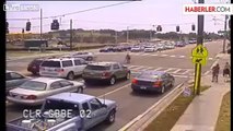Otomobille Çarpışan Motosiklet Sürücüsü Havada Takla Attı