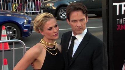 Anna Paquin et Stephen Moyer se montrent très amoureux sur le tapis rouge