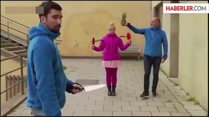 Elindeki Bıçakları Raketle Kıza Fırlattı