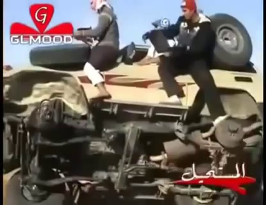 Saudi changes tires on a moving car without jackstand