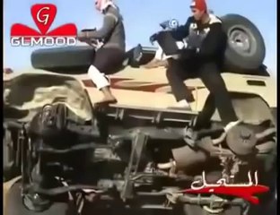 Saudi changes tires on a moving car without jackstand