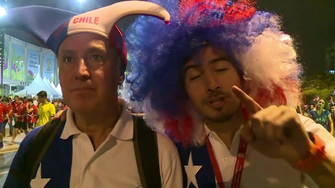 Chilenos cantan "¡Chao, España!"