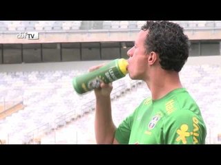 Seleção treina no Mineirão. Ronaldinho e Neymar convocam a torcida.