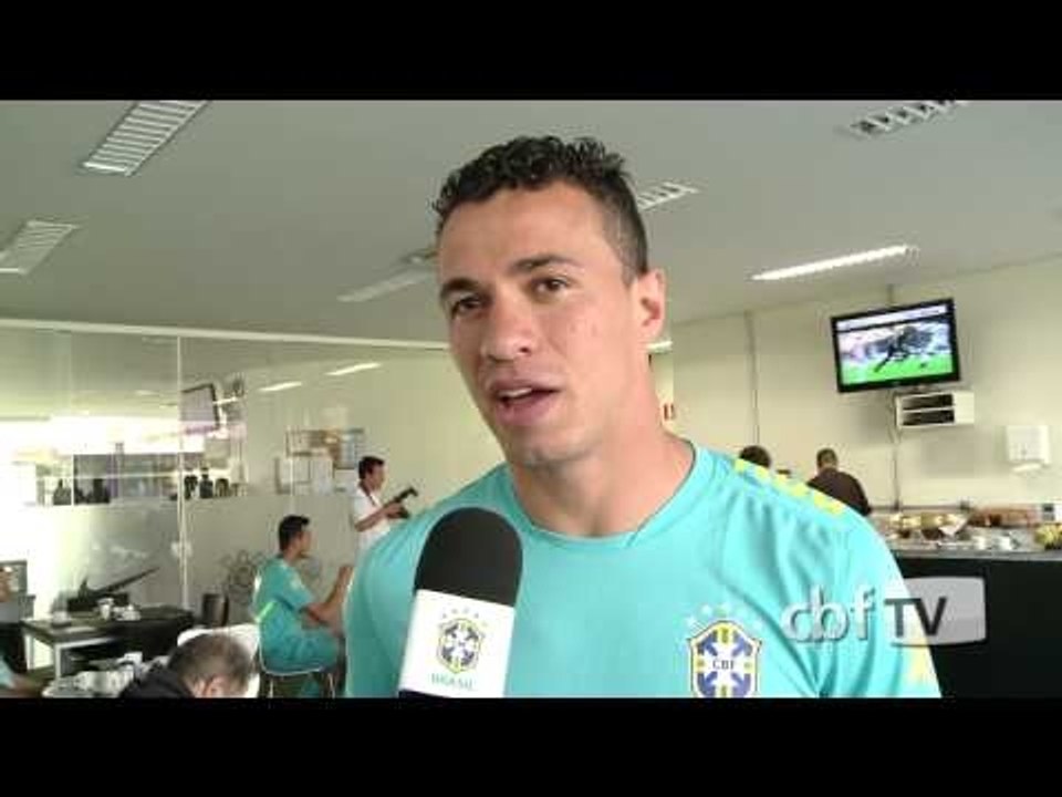 Leandro Damião relembra drible contra a Argentina no Superclássico de 2011