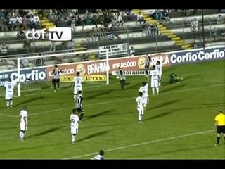 Chapecoense vence e encosta no Palmeiras