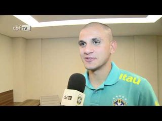 Fábio Santos: experiente em clubes, o lateral é convocado pela primeira vez