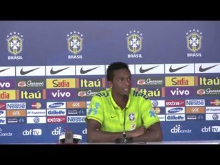 Jô fala com jornalistas sobre jogar em Itaquera