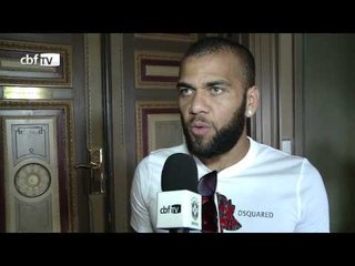 Daniel Alves reforça a Seleção contra a Suécia