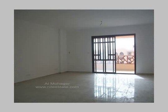 شقة تطل على حمام سباحة للإيجار بالمرحلة الخامسة مدينة الرحاب