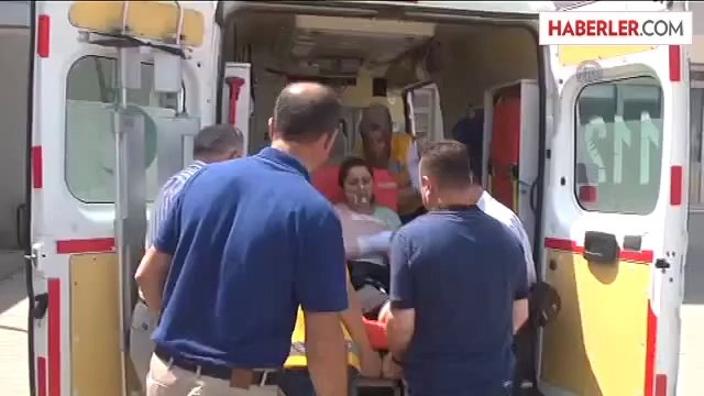 Minibüs ile kamyonet çarpıştı: 2 ölü, 13 yaralı -