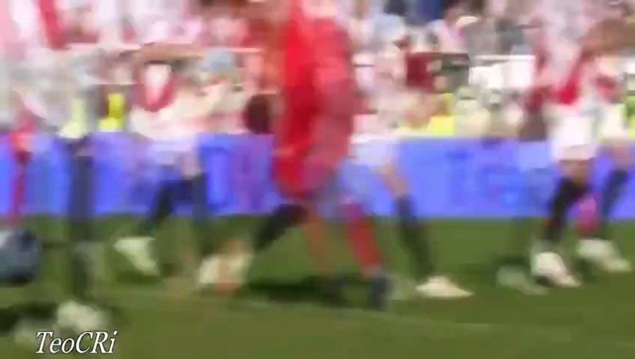 Lionel Messi vs Cristiano Ronaldo ● Top 30 Goals Battle