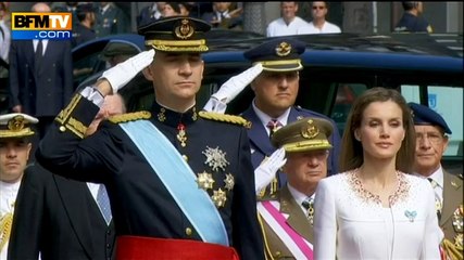 La nouvelle famille royale espagnole chante l'hymne avant l'avènement de Felipe VI - 19/06