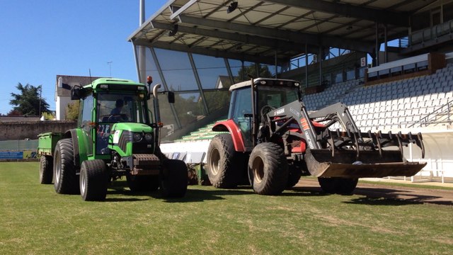 La pelouse du stade de la Rabine en réfection