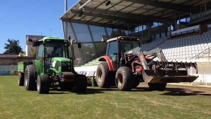 La pelouse du stade de la Rabine en réfection