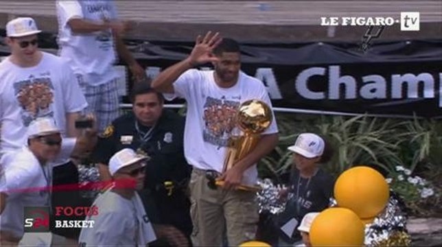 Les San Antonio Spurs de Tony Parker fêtés par des milliers de fans