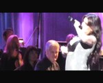 Singer Idina Menzel suffers wardrobe malfunction onstage