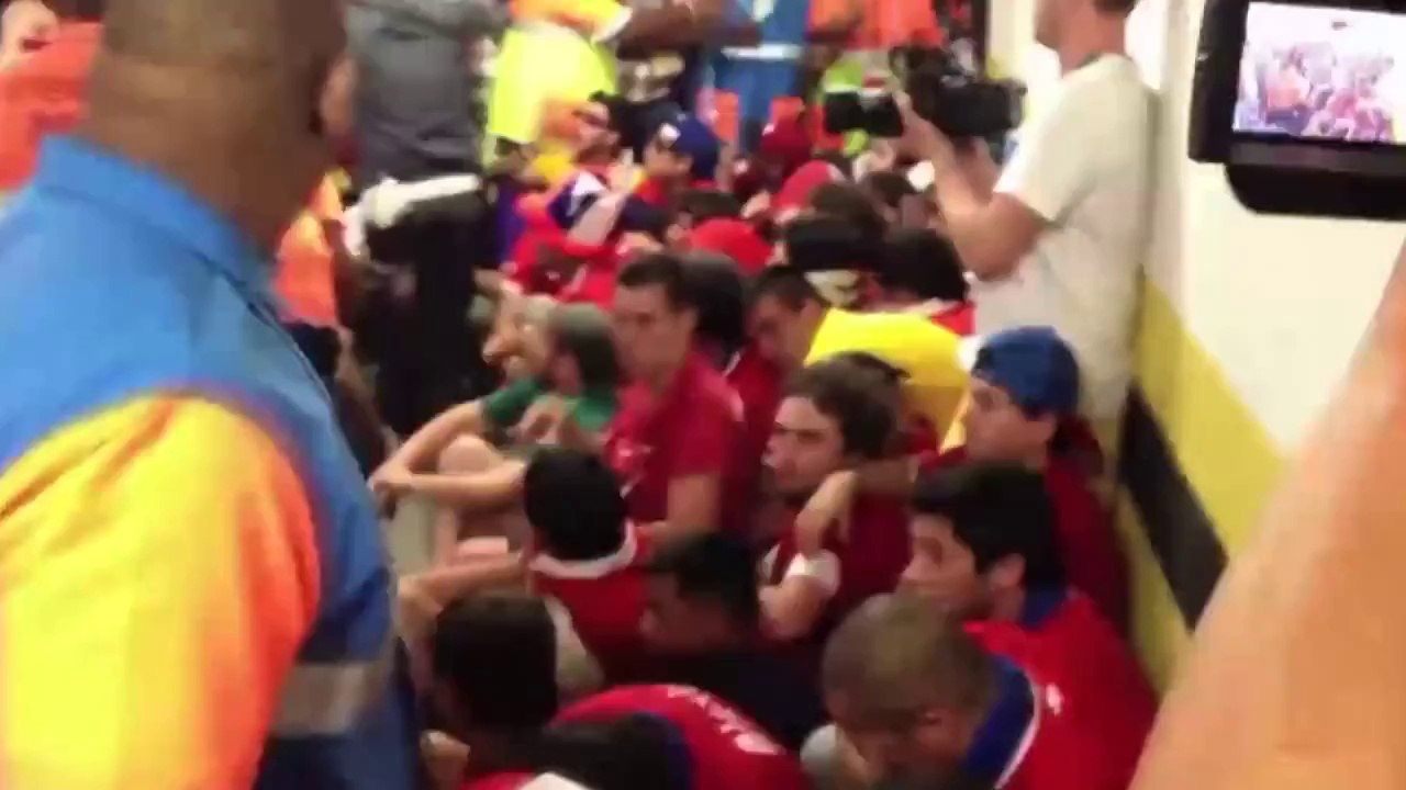 Ticketless Chilean fans storm into Maracana