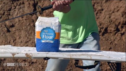 Exploser un sac de farine en Slow motion. Magique...